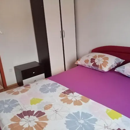 Kristina Sa Dvije Sobe