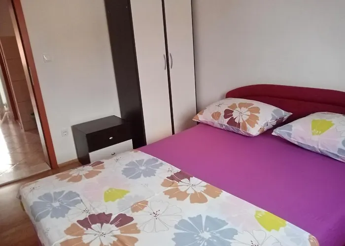 Kristina Sa Dvije Sobe