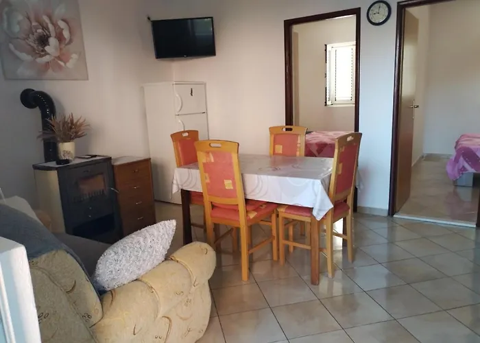 Kristina Sa Dvije Sobe דירה *